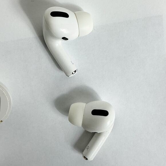 Apple Airpods Pro 1st Generation Model A2084 (For Parts/Repair) As Is - Picture 6 of 9